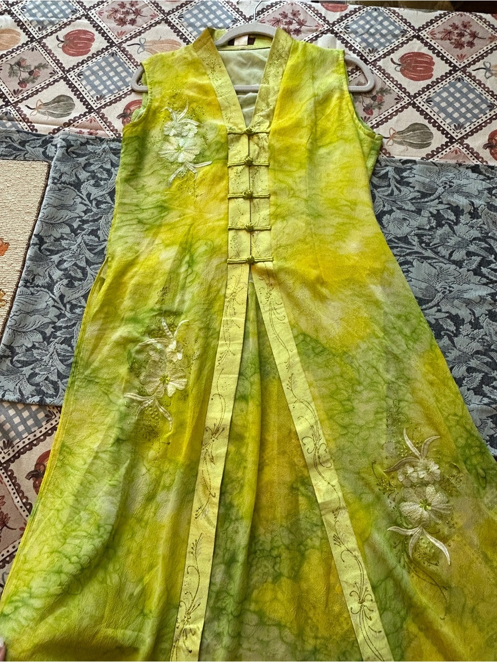Vintage Silk lime green sleeveless cheongsam (qipao) inspired top or tunic
